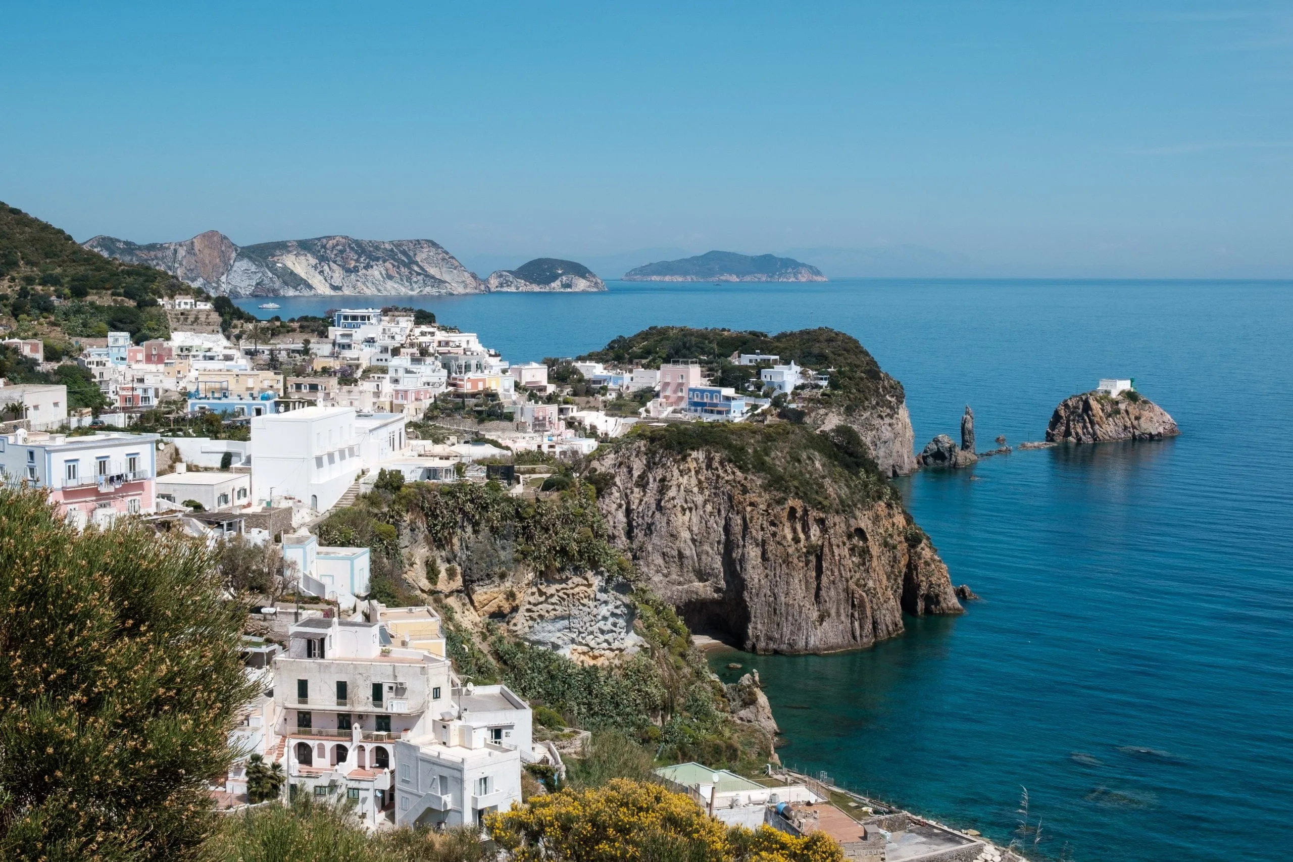 Tour delle 5 isole pontine da visitare assolutamente 1 -isola-ponza