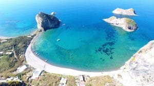 Ciccio Nero: Ormeggio a Ponza, Noleggio e Gite in Barca 12 Esplora Palmarola in Gommone