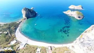 Ciccio Nero: Ormeggio a Ponza, Noleggio e Gite in Barca 12 Esplora Palmarola in Gommone