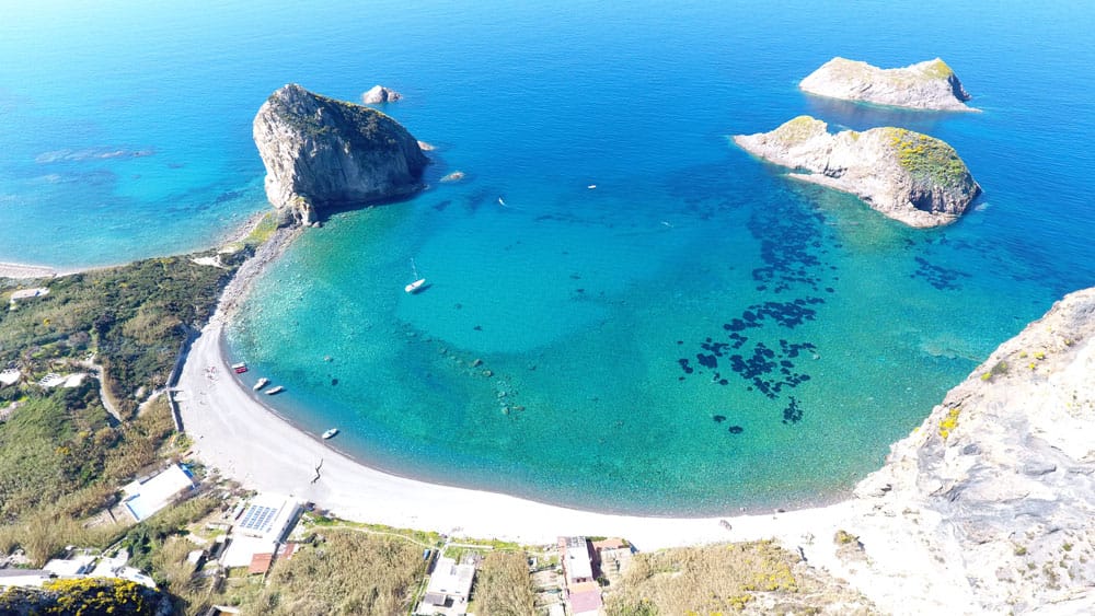 Explore Palmarola by Inflatable Boat: Rentals and Mini Tours from Ponza with IsolaPonza.It 1 Esplora Palmarola in Gommone